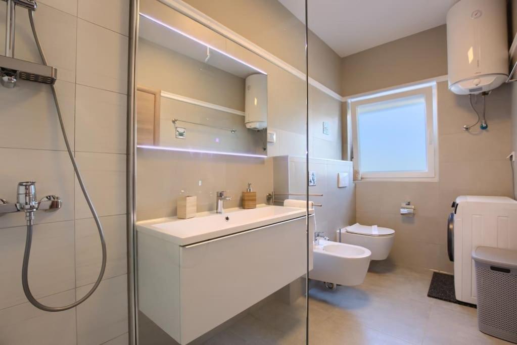Apartment Sunrise Fuer 6 Personen In Pula-Stinjan 외부 사진