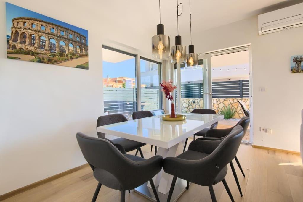 Apartment Sunrise Fuer 6 Personen In Pula-Stinjan 외부 사진
